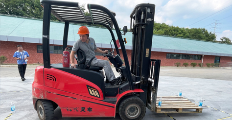 鎮江原軾舉辦“叉車(chē)技能競賽”活動(dòng)